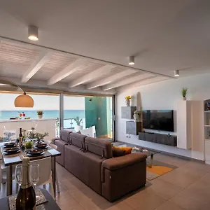 Appartamento I Mori Luxory - Attico Mansardato Con Incantevole Vista Mare, SantʼAgata di Militello